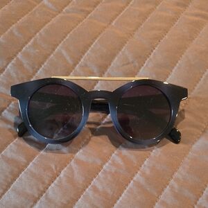 Stylish Black Round Sunglasses